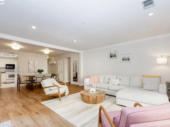 2627 Oak Rd APT A, Walnut Creek, CA 94597