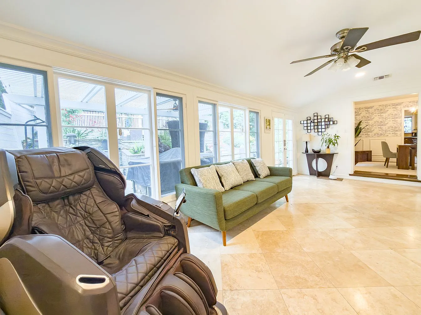 2 bed, 1943 sqft, $4,500 — Photo 3