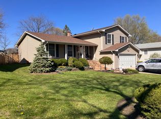 922 Merrimac St, Cary, IL 60013