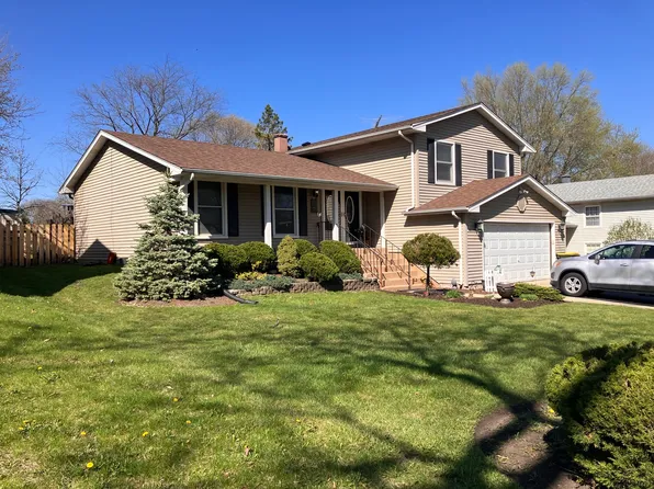 922 Merrimac St, Cary, IL 60013