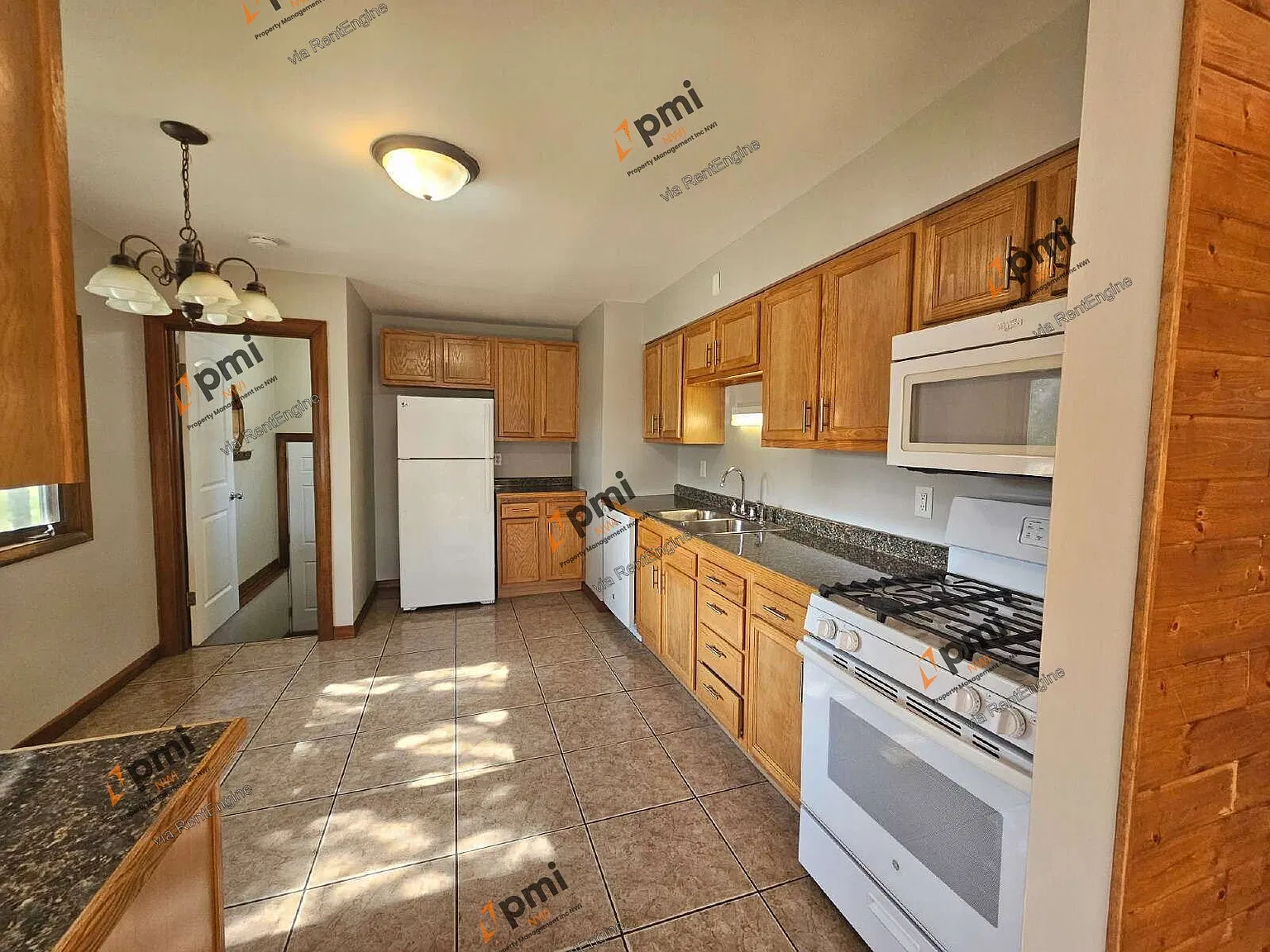 3 bed, 1.0 bath, 1976 sqft, $1,595 — Photo 3