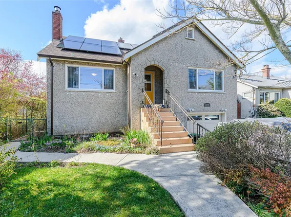 3090 Balfour Ave, Victoria, BC V9A 1R8