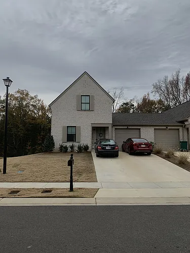 1009 Stonebrook Ln Photo 1