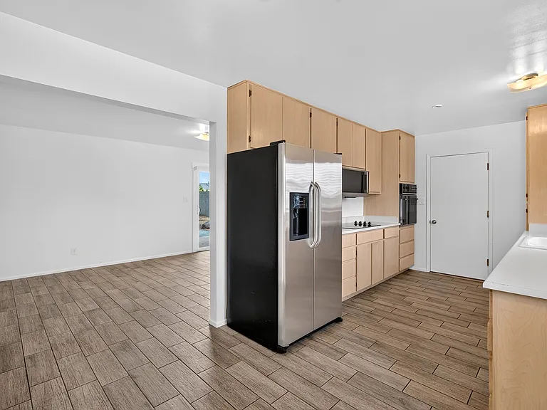 4720 N Miller Rd — Photo 5