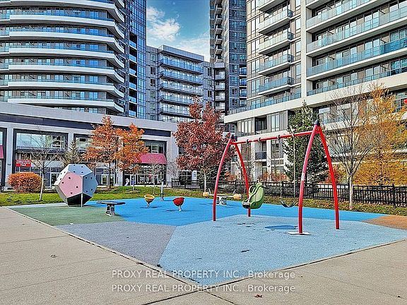 2nd image of 7165 Yonge St Unit 426