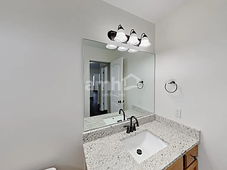 7506 N Addison Ave — Photo 13