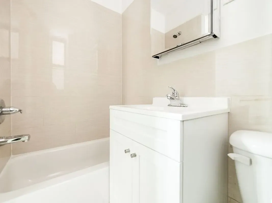 341 West 45th Street — Photo 3