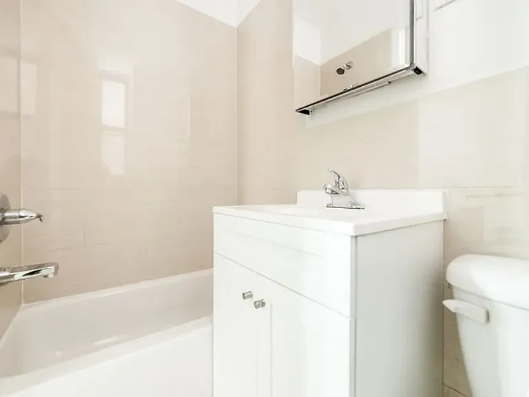 341 W 45th St #405 — Photo 2