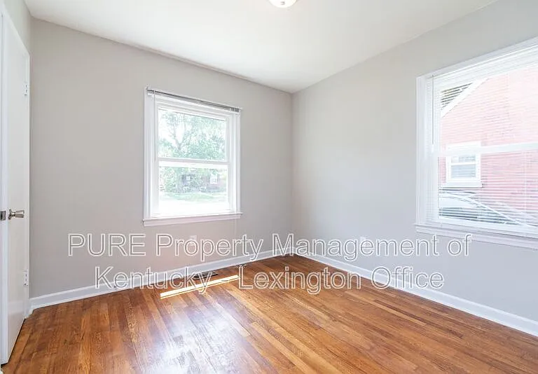 817 Marcellus Dr — Photo 13