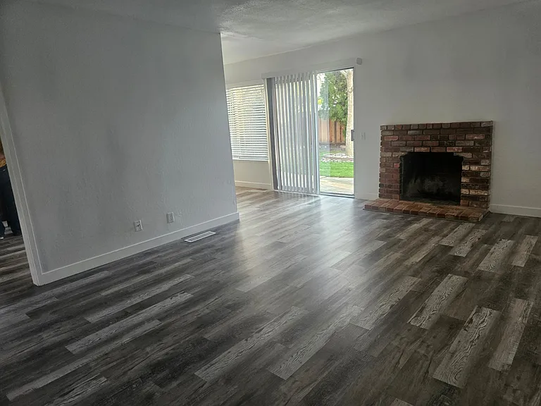 553 Covington Way — Photo 3