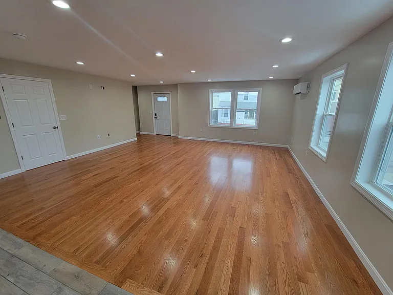 31 Hamilton St — Photo 25