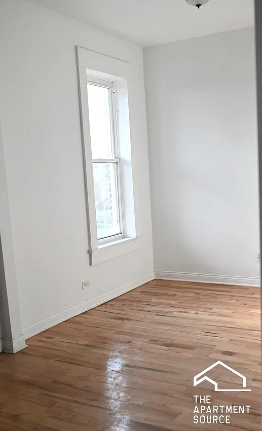 Building Photo - 5616 S Prairie Ave #3