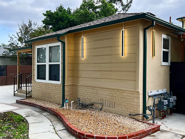 7019 Jamieson Ave — Photo 4