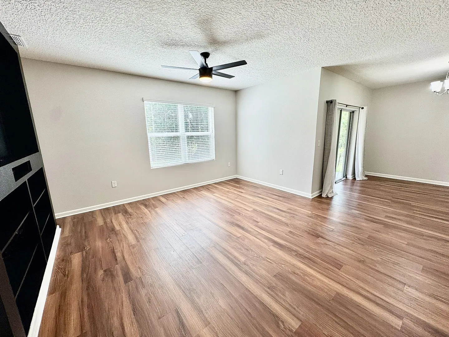 Beautiful 4 bed/2 bath!! — Photo 4