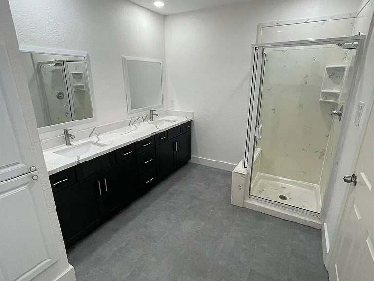 2110 Chenevert St #8 — Photo 9