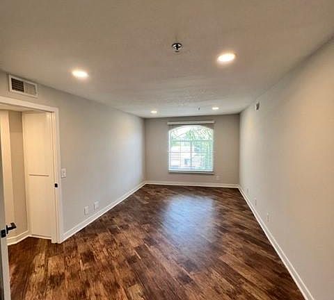 3rd image of 7661 Beverly Blvd #271