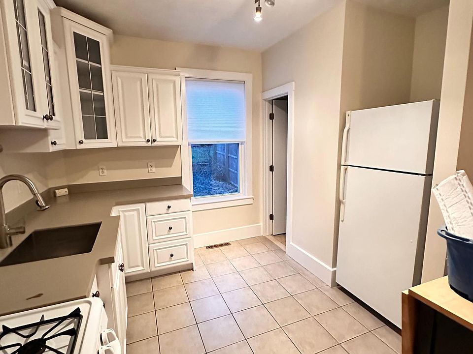 10 Ft Ceilings, Corian Countertops, Plenty of cabinet space