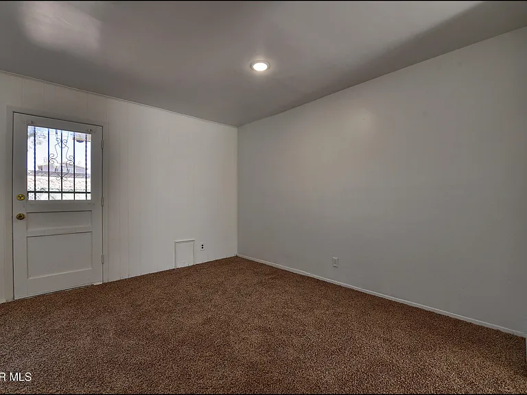 10605 Kinross Ave #B — Photo 5