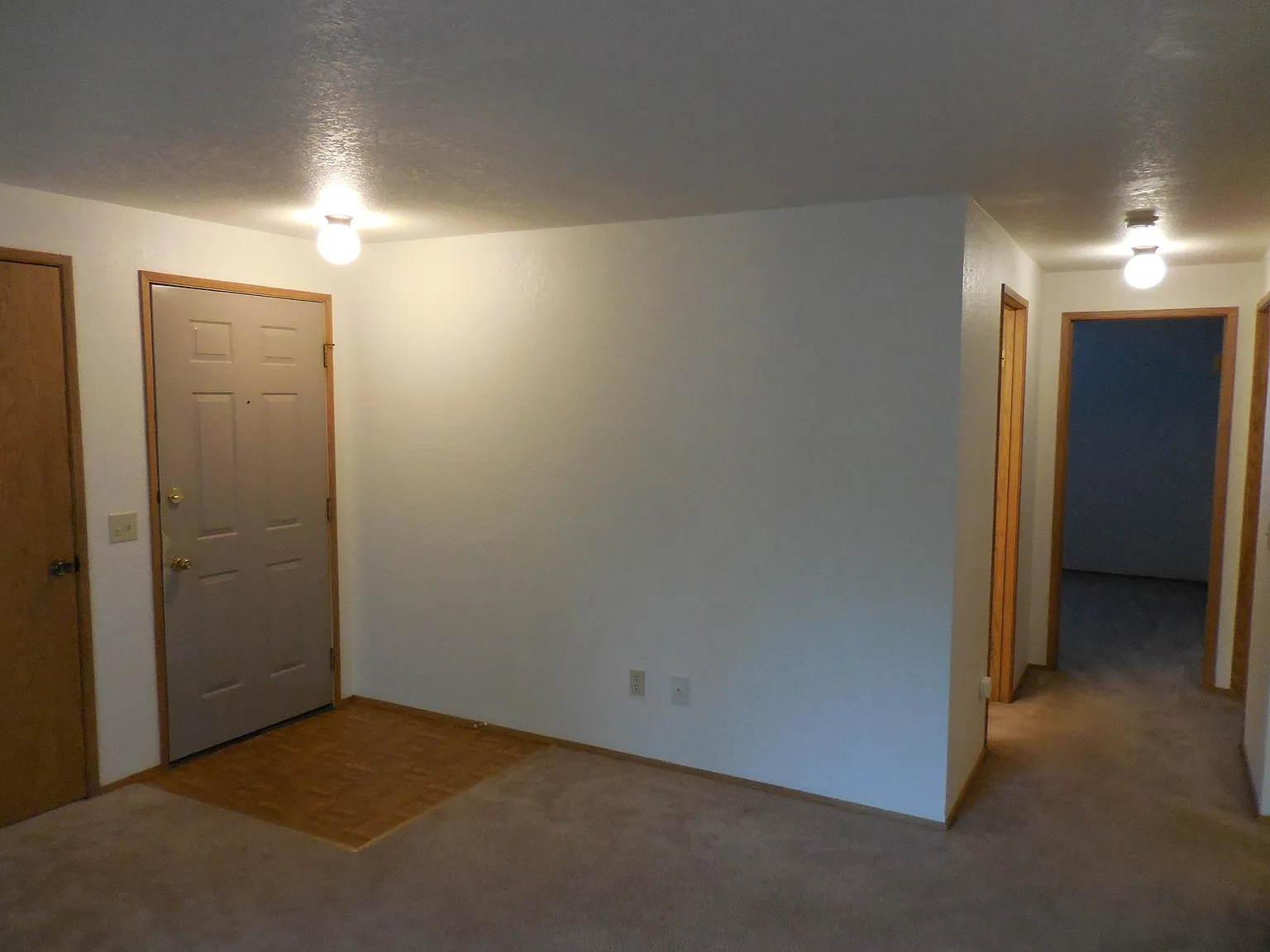 2 bed, 800 sqft, $1,599 — Photo 2