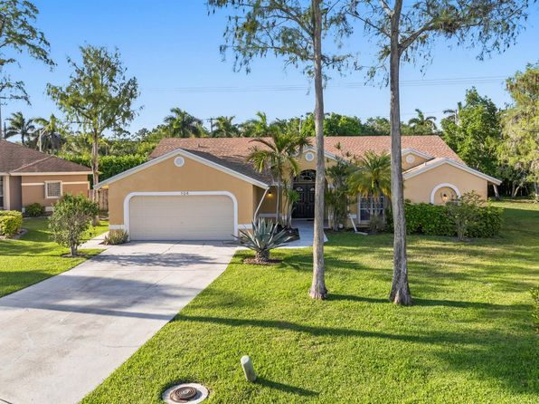 104 Oxford Ct, Royal Palm Beach, FL