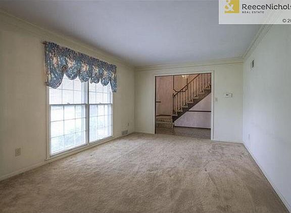 5th image of 9917 Perry Dr