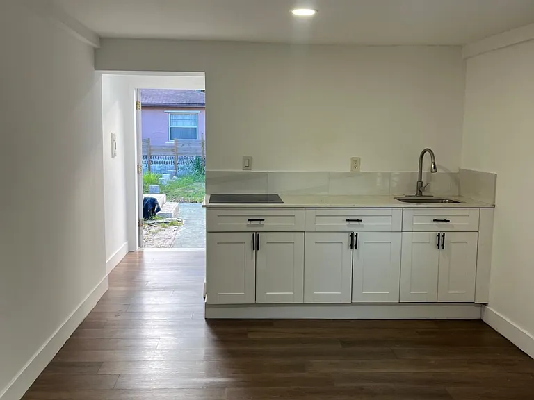 2303 Douglas St #1 — Photo 4