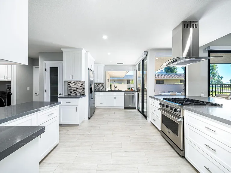 49 Columbia Dr — Photo 15
