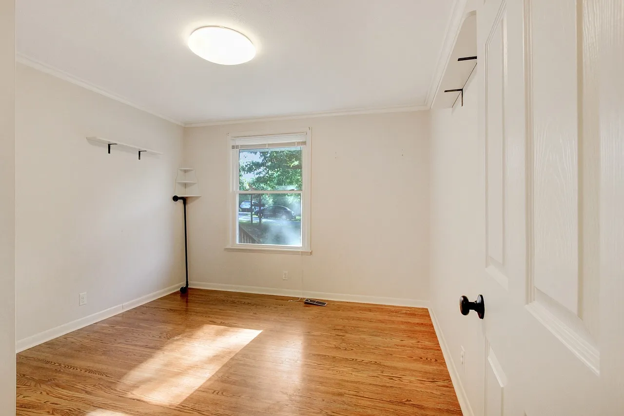 4 bed, 2692 sqft, $1,900 — Photo 2