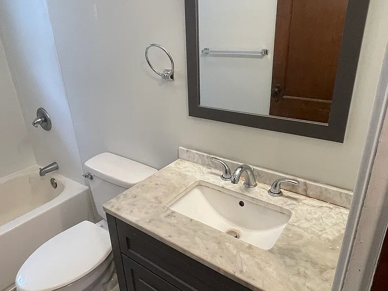 814 Green St #2 — Photo 14