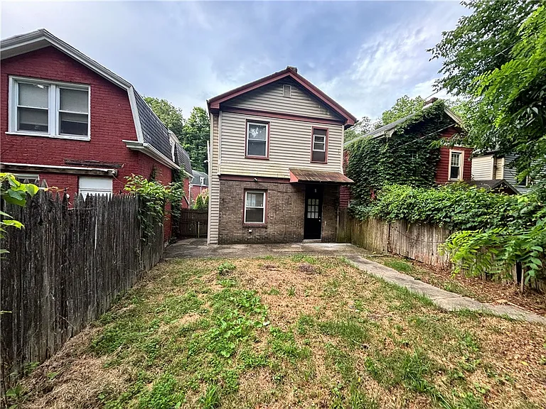 327 Mathews Ave — Photo 17