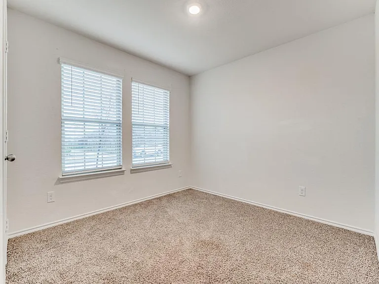 1008 Silver Maple Ln — Photo 5