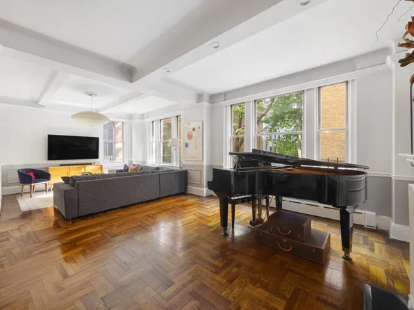 1065 Lexington Avenue image 1 of 18