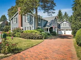 8 N Cherry Ln, Rumson, NJ 07760