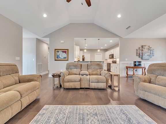 4th image of 1301 Lockewood Dr
