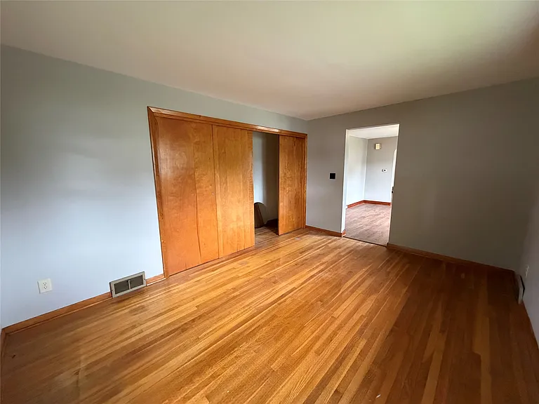 4250 Harding Dr — Photo 8