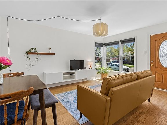 4th image of 7106 W Summerdale Ave