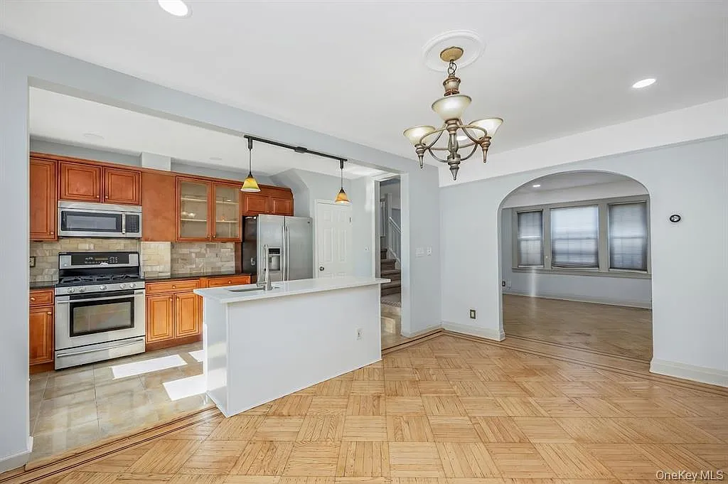 3 bed, 1200 sqft, $4,500 — Photo 2