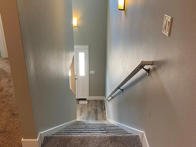 141 SW Kalmia St — Photo 9