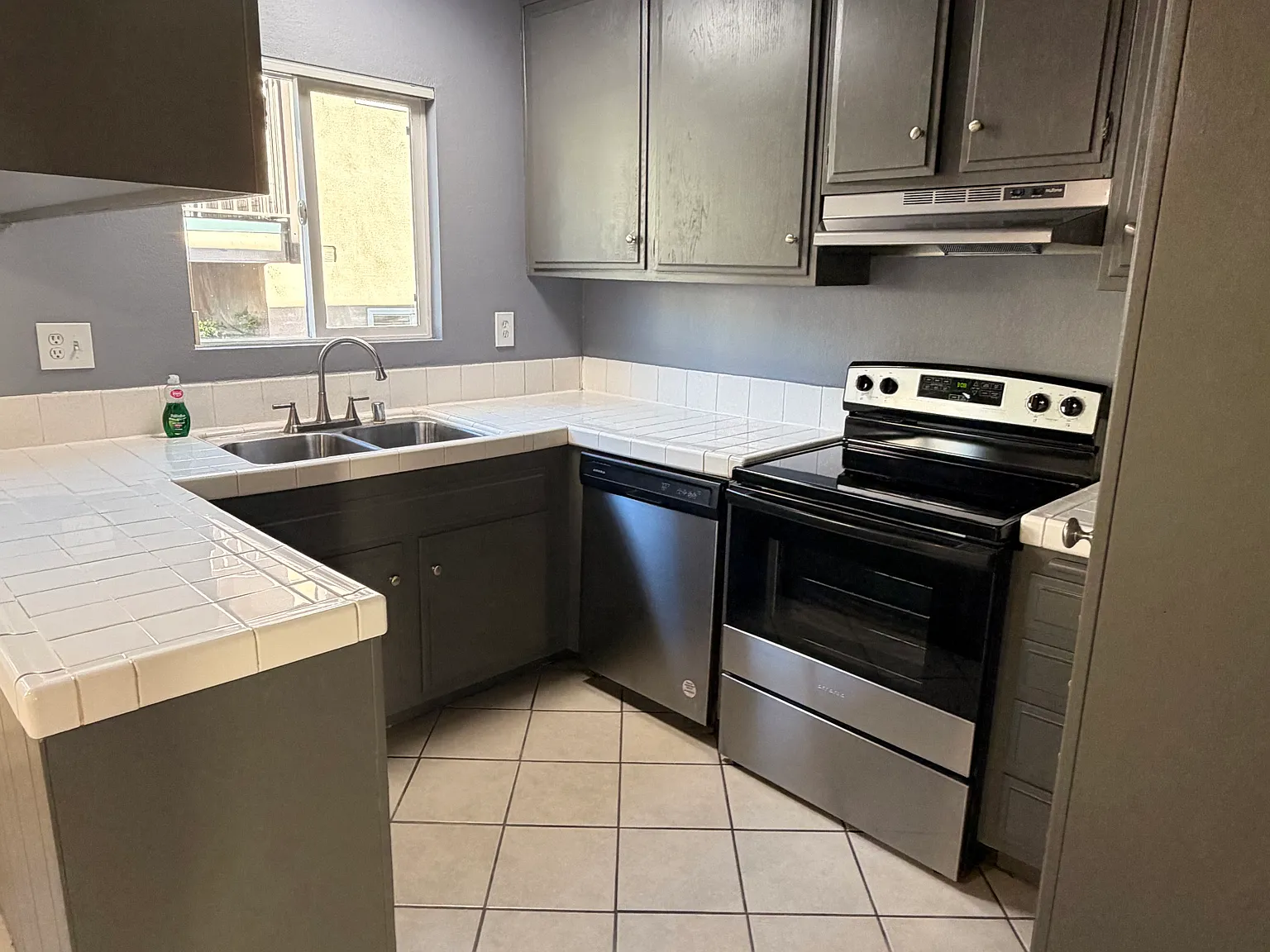 449 Edgewood St — Photo 2