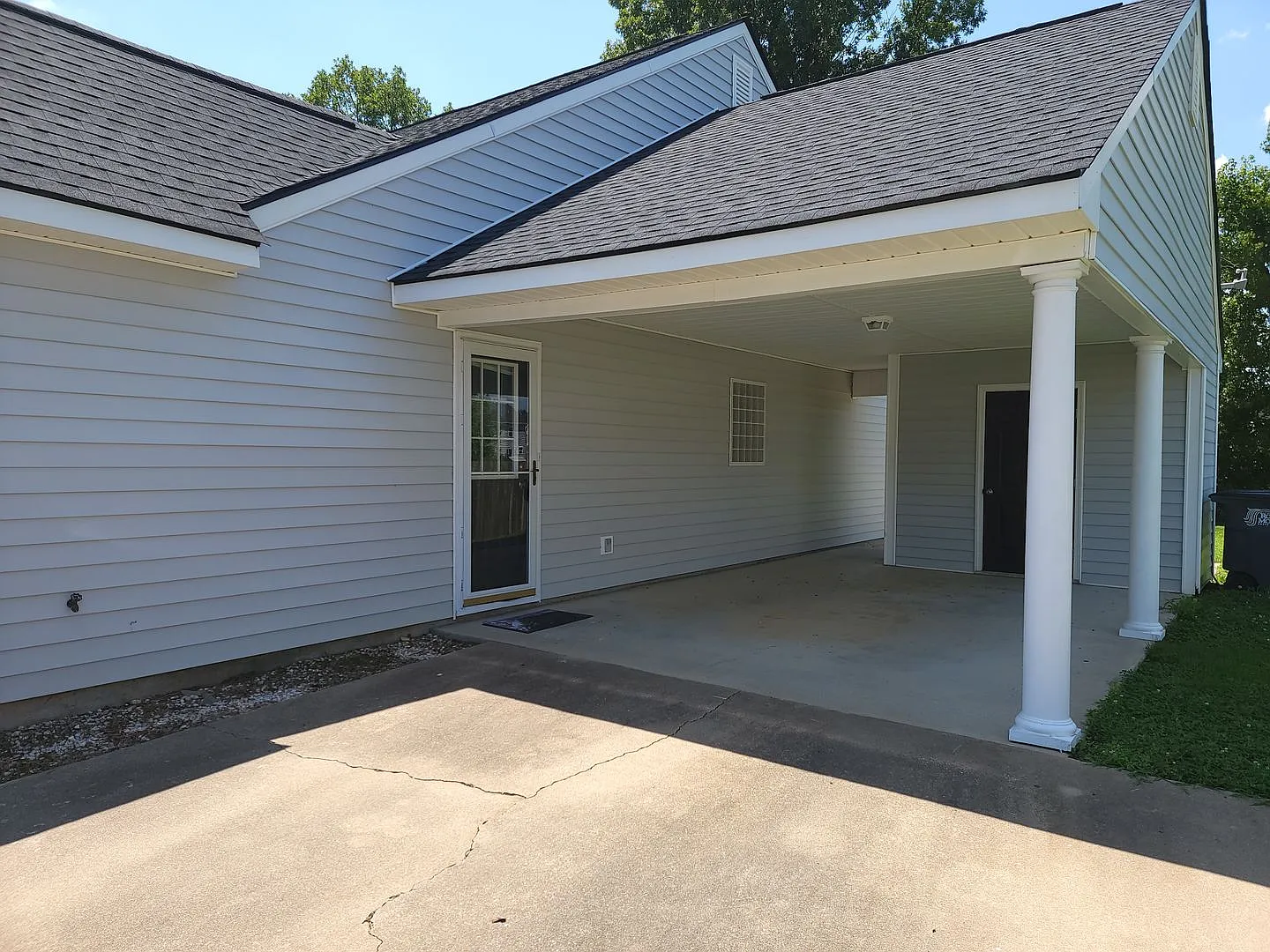720 Daffodil Way — Photo 2