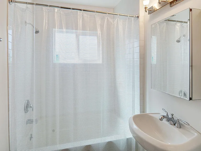 671 Oxford Ave — Photo 28