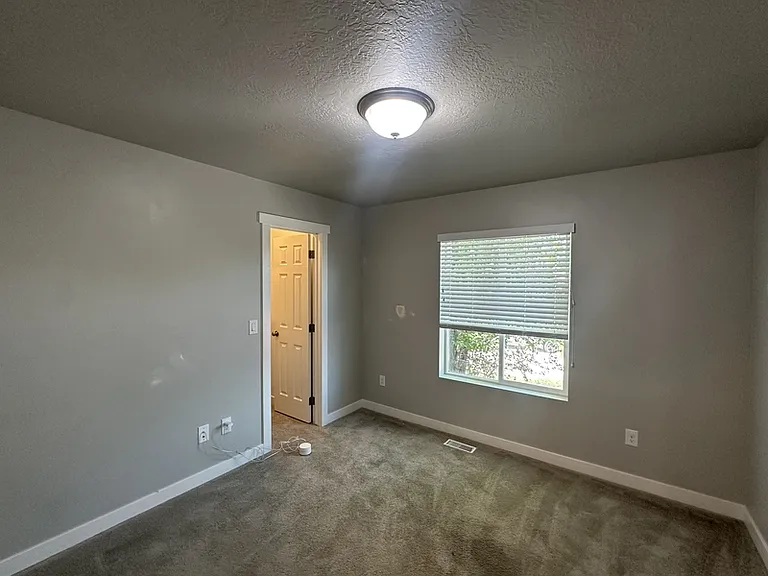 3321 W 1690 N — Photo 8
