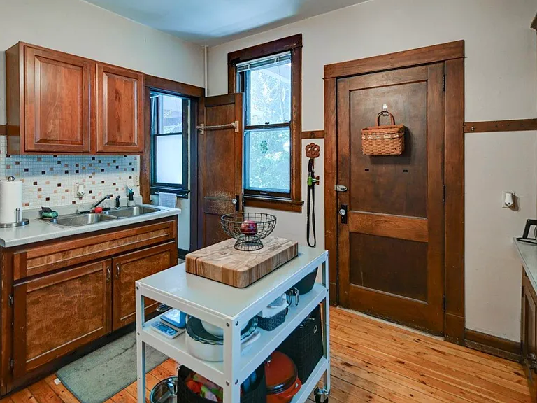 416 Castle Pl — Photo 4