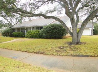 102 Hampton Ct, Victoria, TX 77904