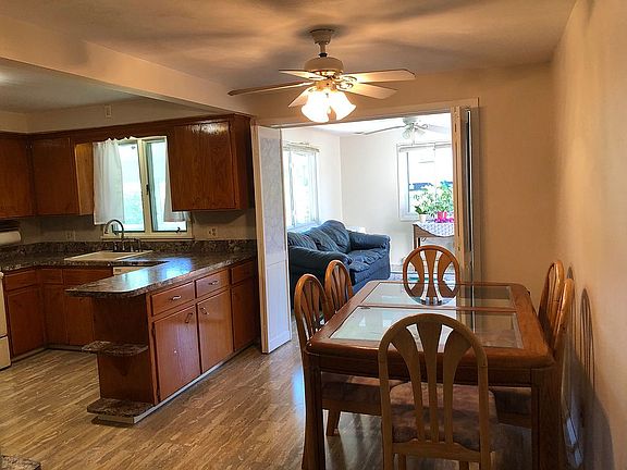 Sun room with bifold doors