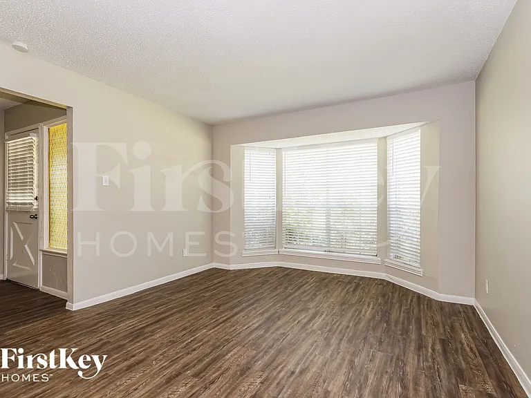 26218 Maplewood Dr — Photo 9