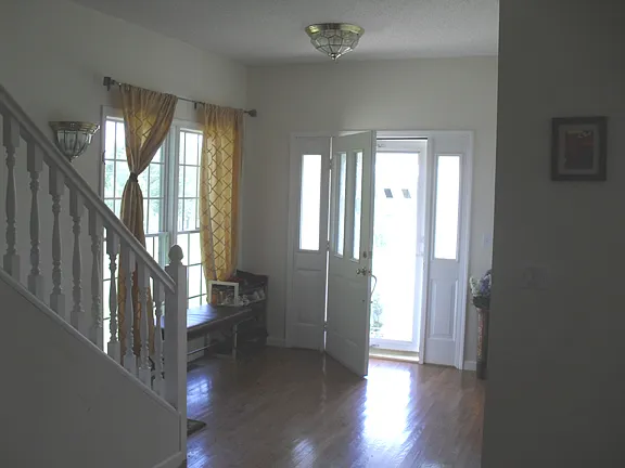 4 bed, 2.5 bath, 3032 sqft, $2,500 — Photo 2