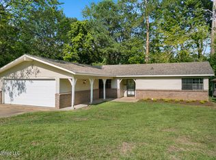 222 Valley Ridge Dr, Jackson, MS 39206