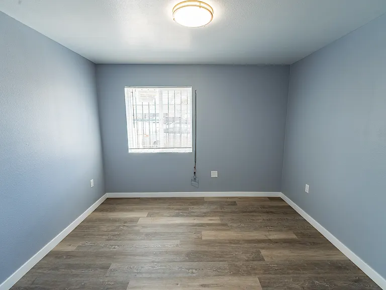 10374 Long Beach Blvd #1M — Photo 15