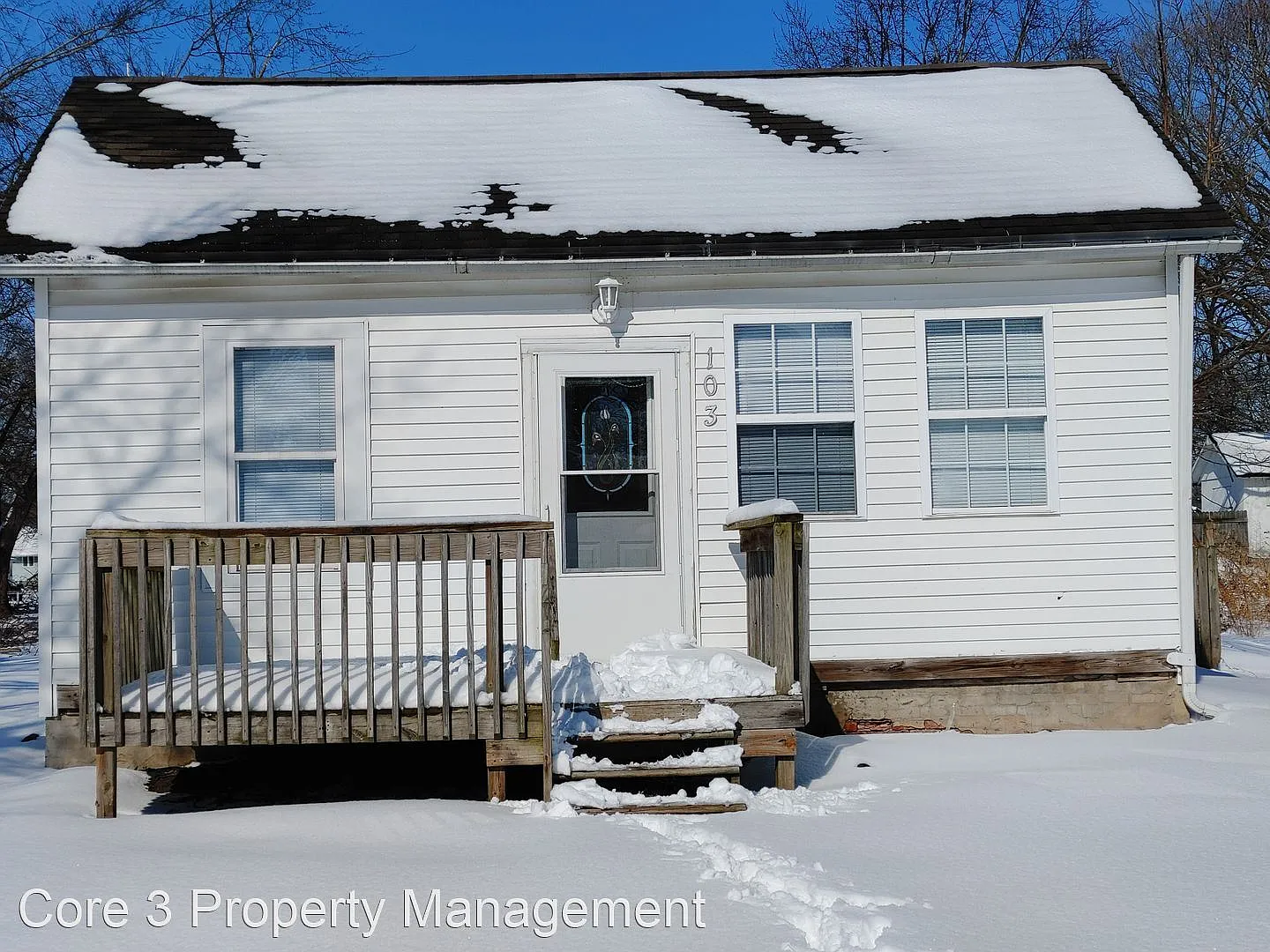 103 E North St photo 1